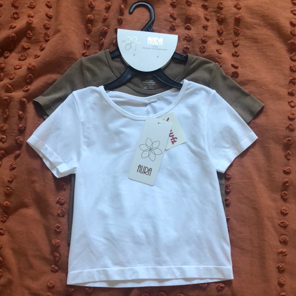 Pack of 2 - NWT Seamless Cap Sleeve Crop T Shirts